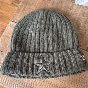 NFL  Knit Beanie with Dallas Cowboys Star Emblem. Youth.